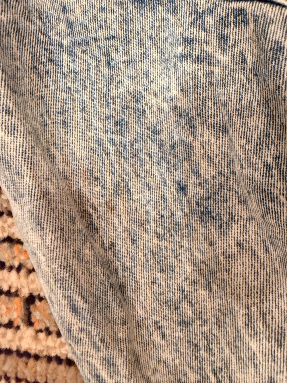 vintage Guess Georges Marciano denim jacket in a light acid wash - Picture 7 of 10
